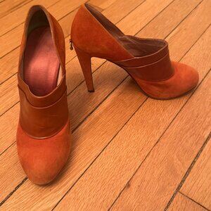 Guillaume Hinfray Guillaume Hinfray Italian Rust Suede Booties - 37.5